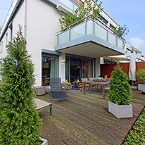 Repräsentative Landhausvilla mit modernem Wellness-Anbau