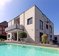 Luxusvilla mit 2 Schwimmbädern auf Parkgrundstück in Solingen