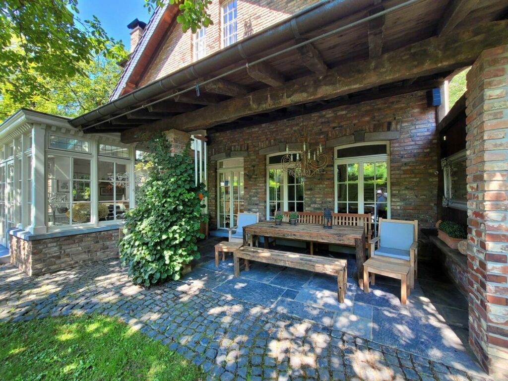 überdachte Süd-Terrasse