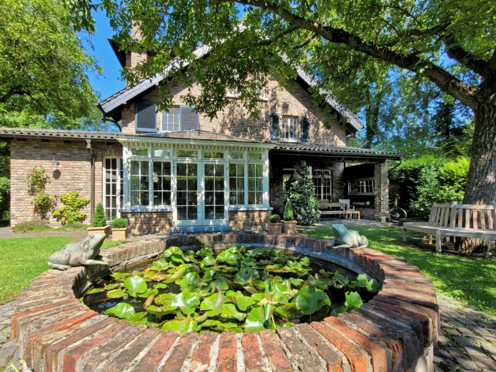 Garten mit Springbrunnen