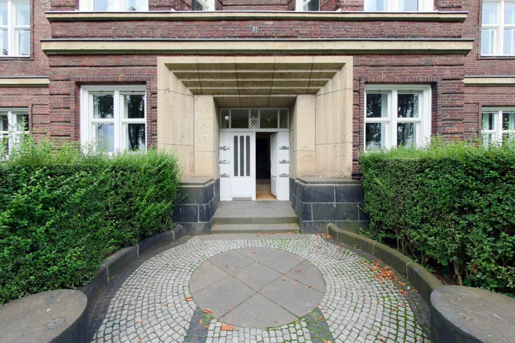 Repräsentative Altbauwohnung in erster Rheinlage in Düsseldorf - Golzheim