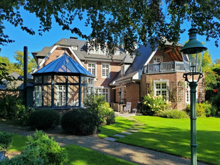Prestige-Villa in exponierter Lage  von Meerbusch - Büderich