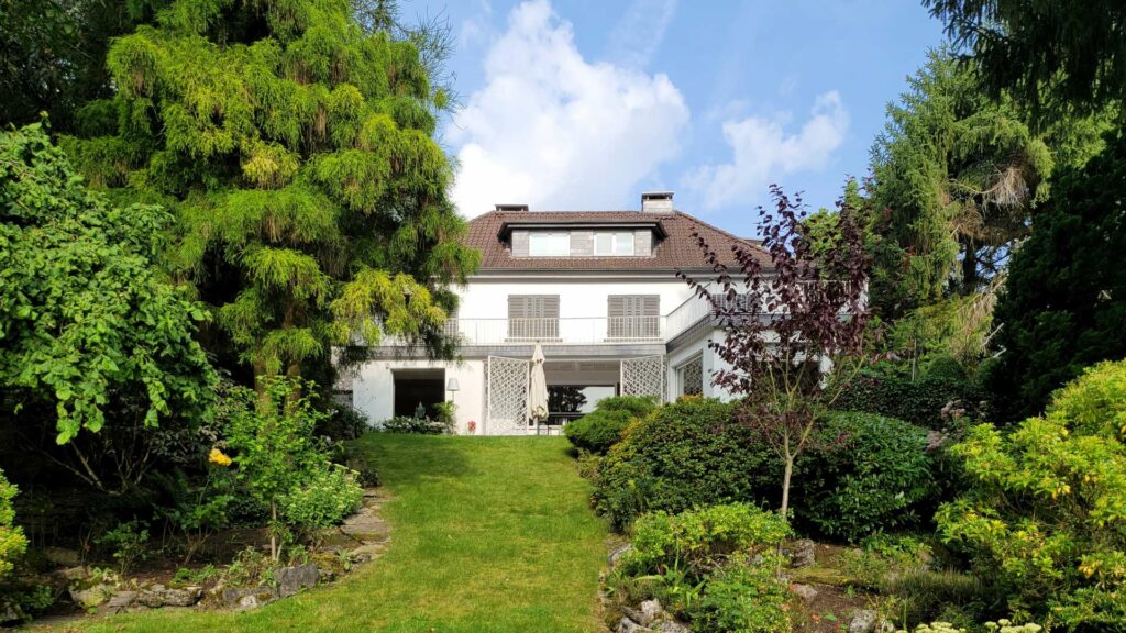 Charmantes Landhaus auf alteingewachsenem Parkgrundstück in  gehobener Lage von Aachen