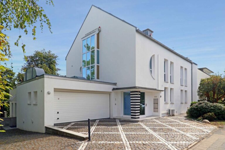 Wohnen und Arbeiten im stilvollen Ambiente im kernsanierten Architektenhaus in Meerbusch