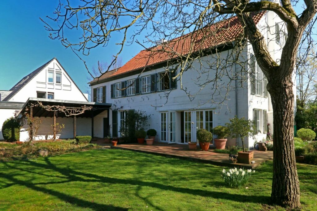 Landhaus im französischen Stil in ruhiger Lage von Meerbusch - Büderich