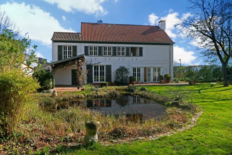 Landhaus im französischen Stil in ruhiger Lage von Meerbusch - Büderich