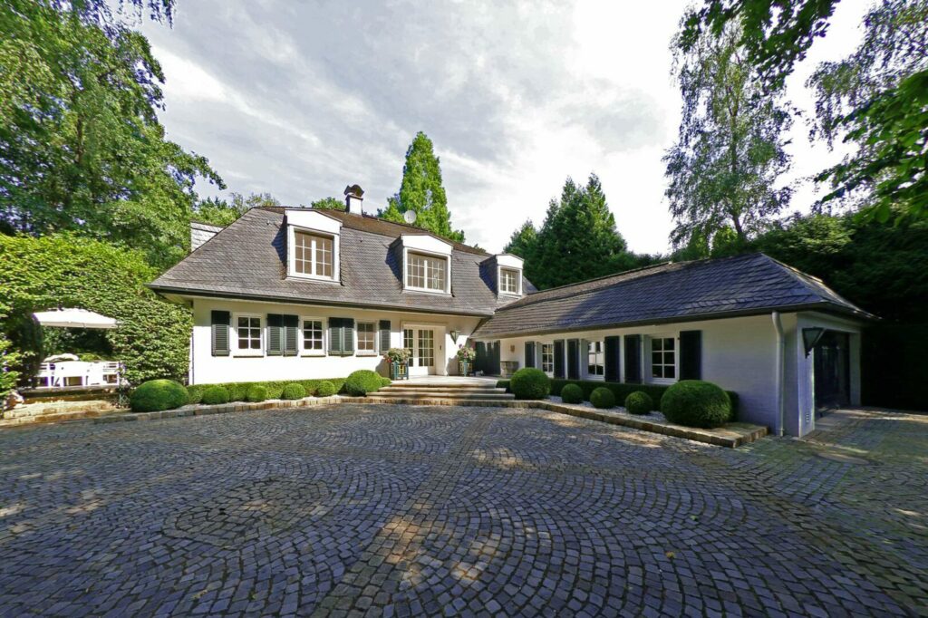 Exklusive Landhausvilla am Ratinger Waldsee