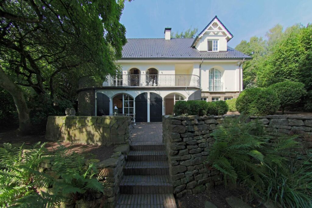 Kernsaniertes Landhaus im englischen Stil in Essen - Kettwig