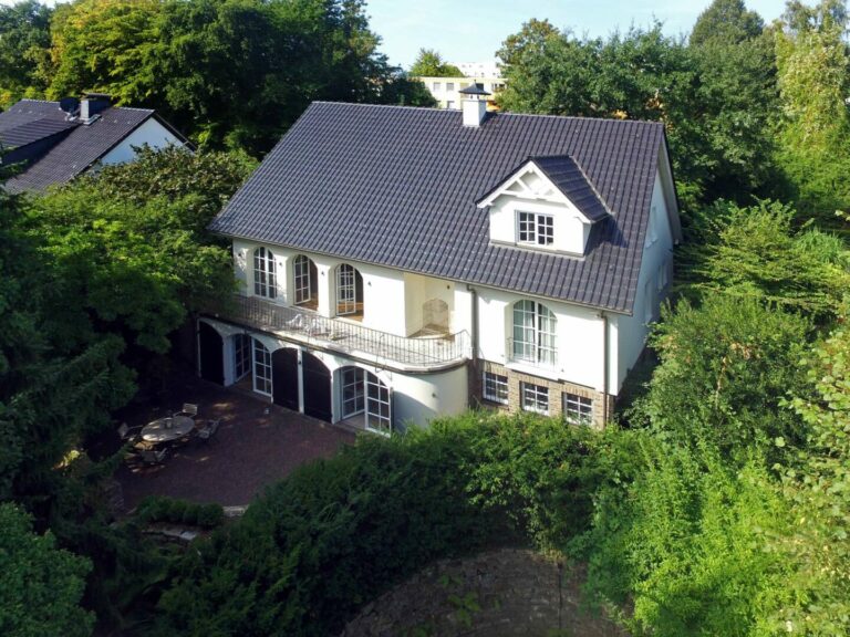 Kernsaniertes Landhaus im englischen Stil in Essen - Kettwig