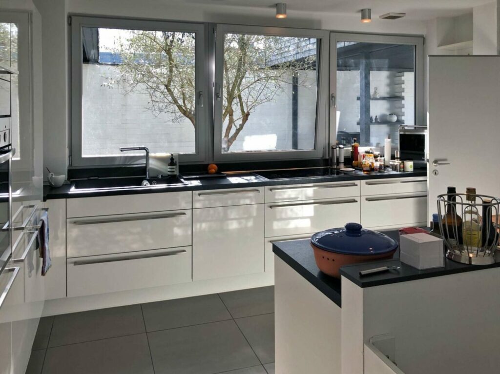 Sanierter Atrium – Bungalow im Dichterviertel von Düsseldorf