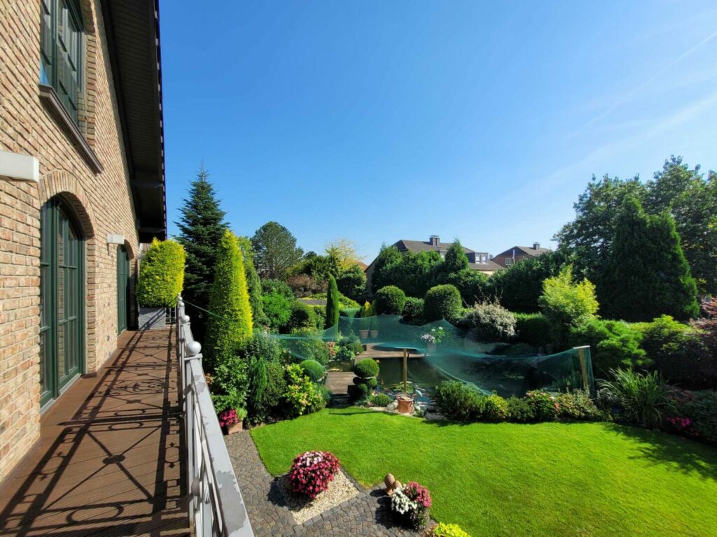 Balkon - Blick in den Garten