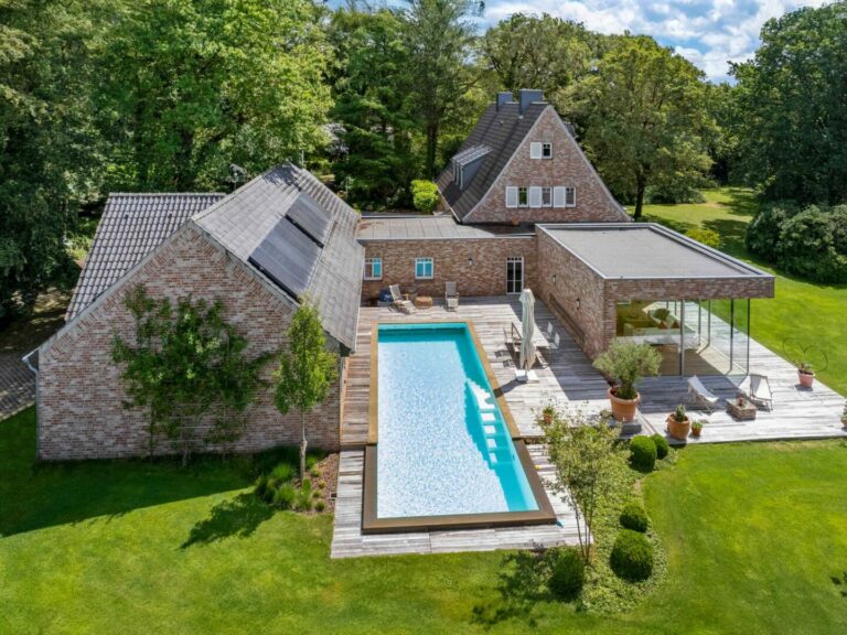 Mediterrane Landhausvilla mit Nebenhaus und Pferdehaltung