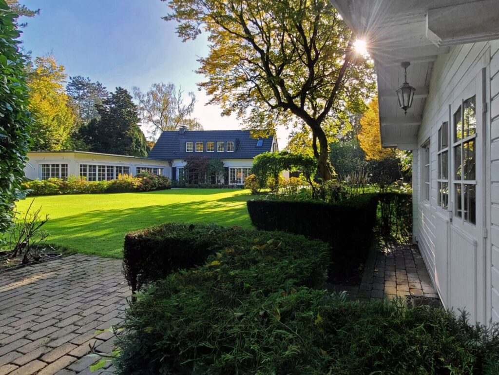 Garten mit Saunahaus