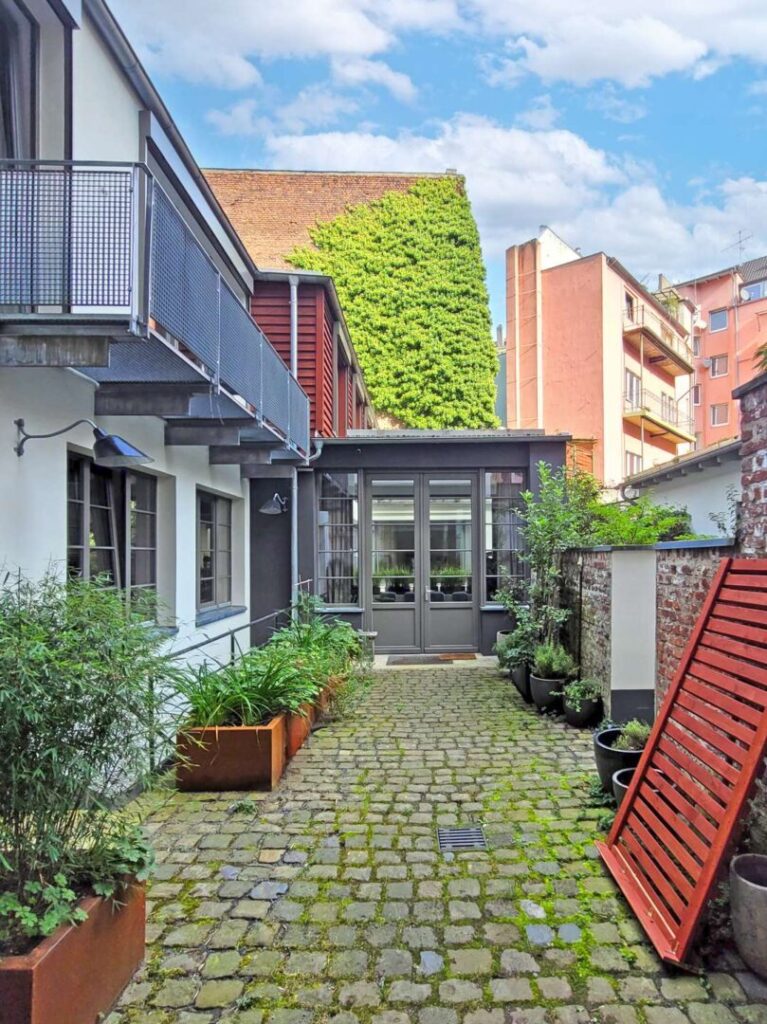 Zugang über den Hof