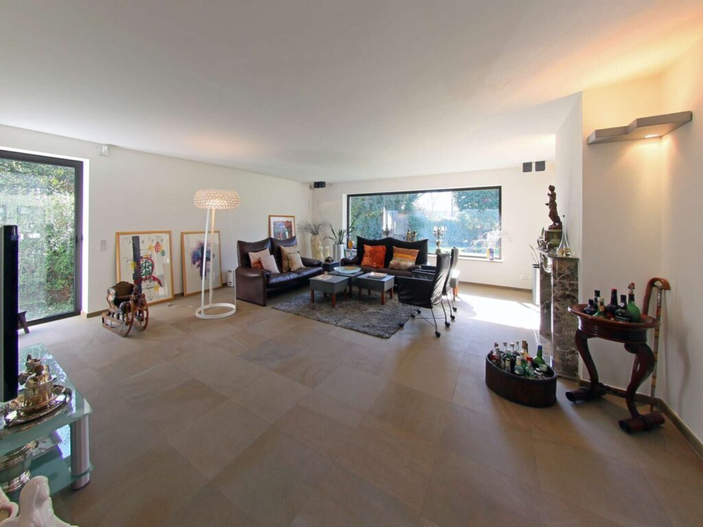 Wohnzimmer mit Kamin