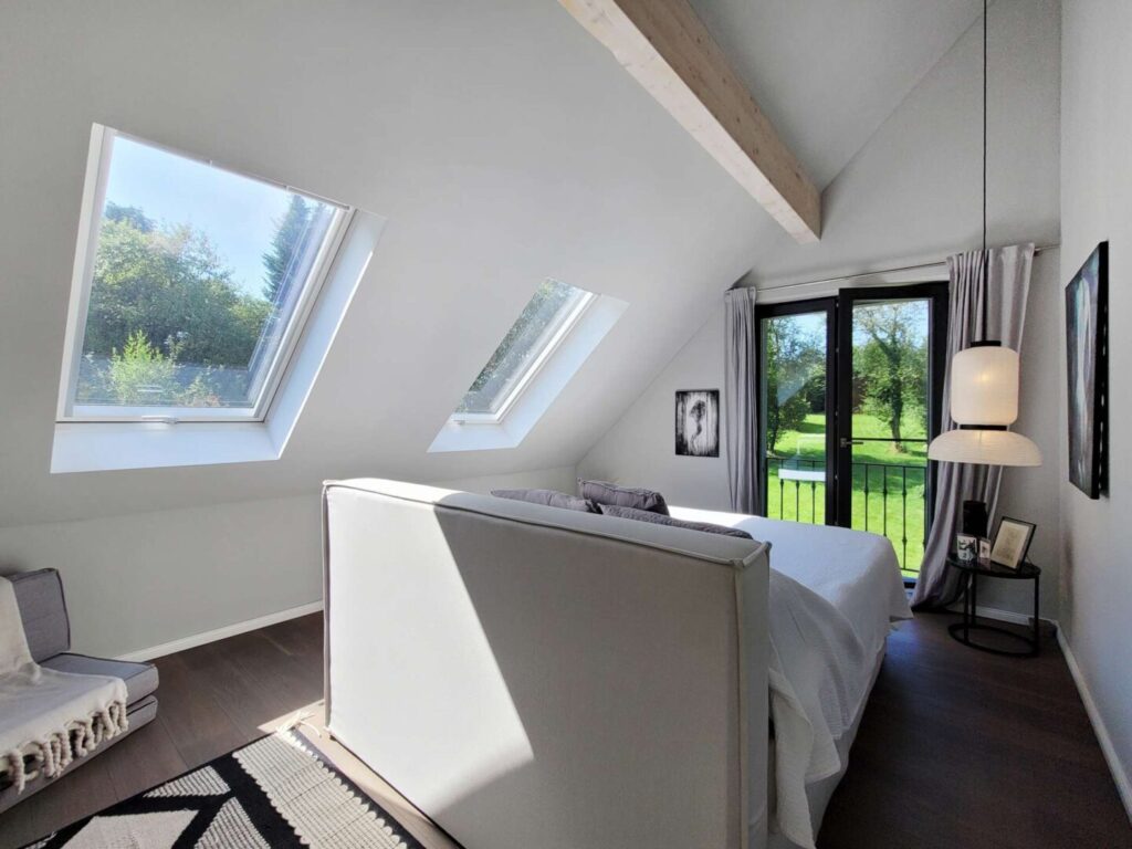 Schlafzimmer mit Gartenblick