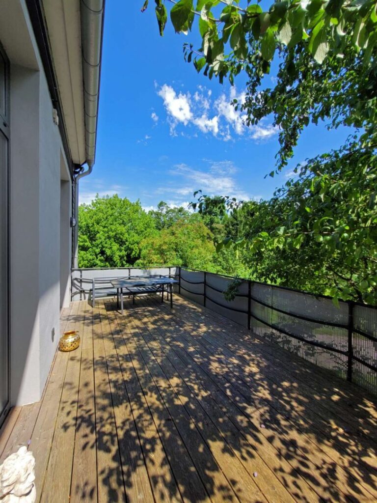 Hochterrasse Nebengebäude
