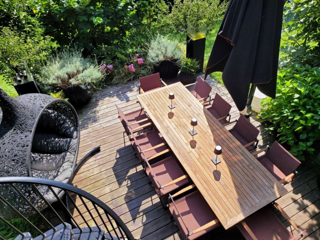 Blick auf die Gartenterrasse