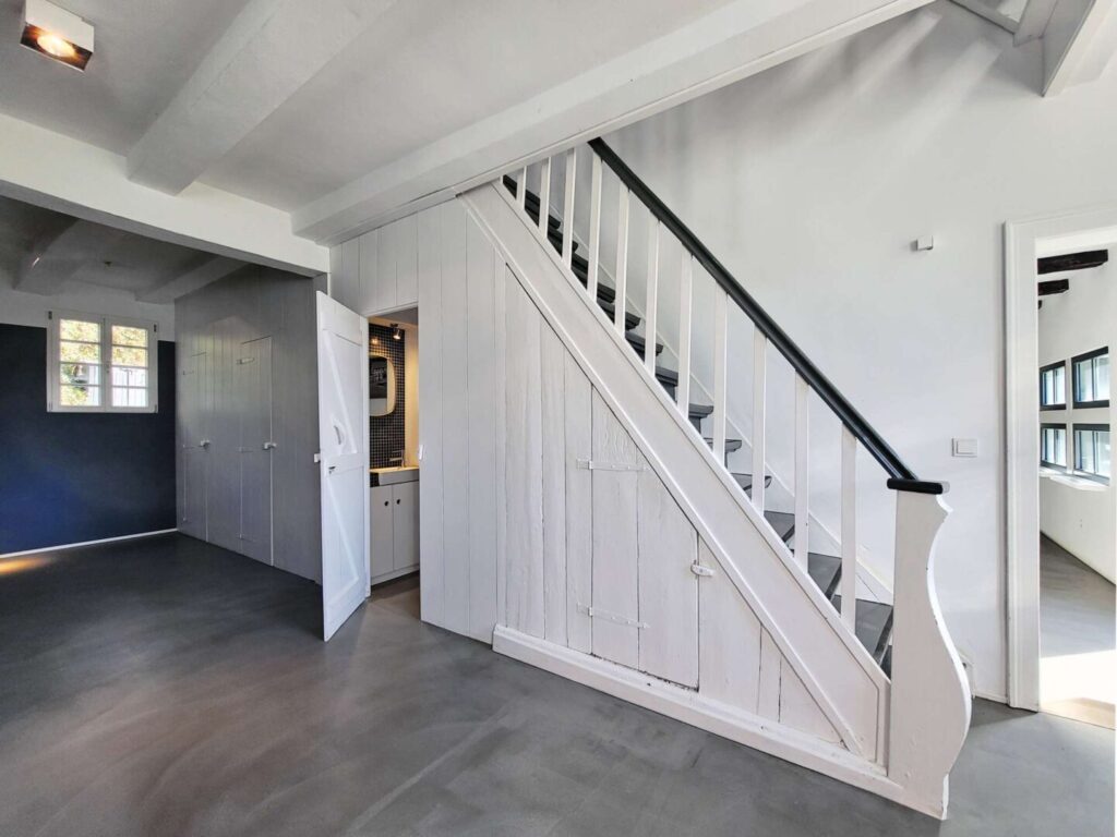 Entree mit historischer Treppe