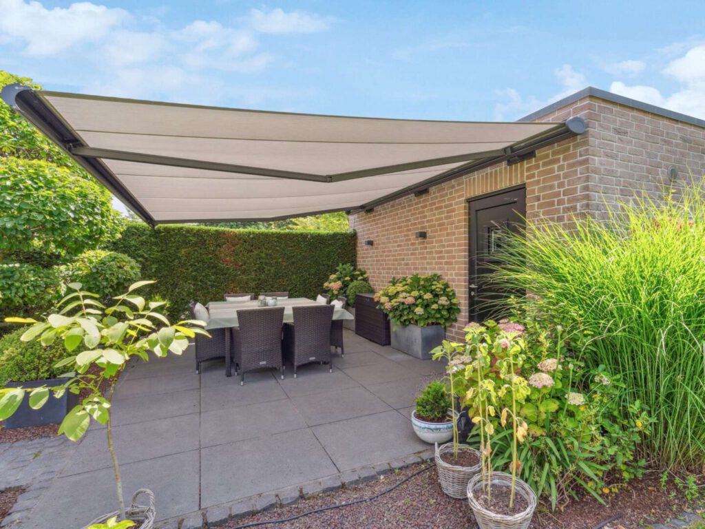 Terrasse an der Garage