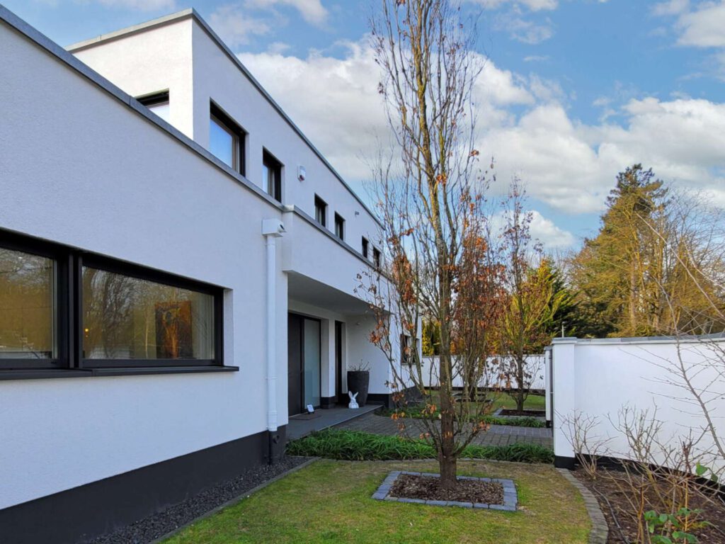 Vorgarten mit Haupteingang