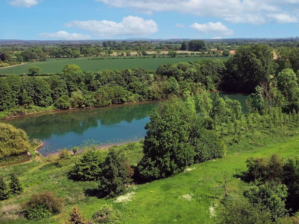 alter Rheinarm auf dem Grundstück