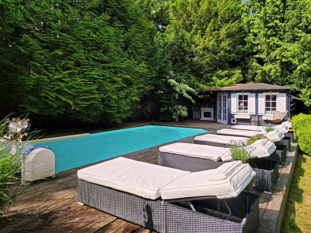 Garten mit Außenpool