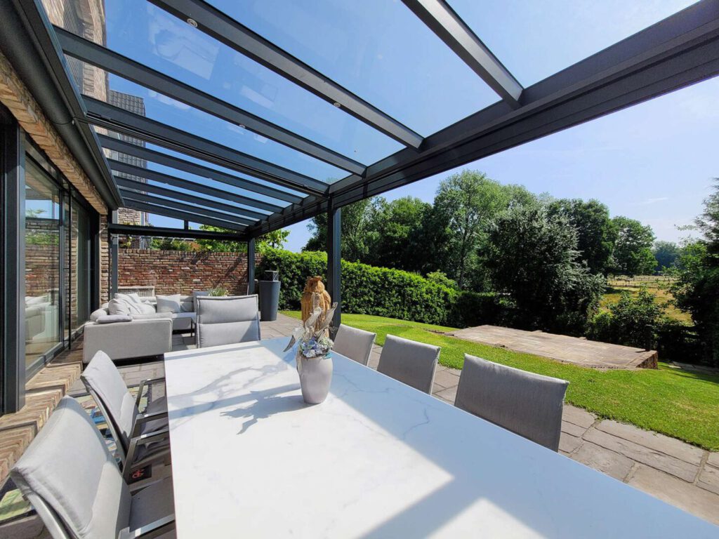 Terrasse und Wintergarten