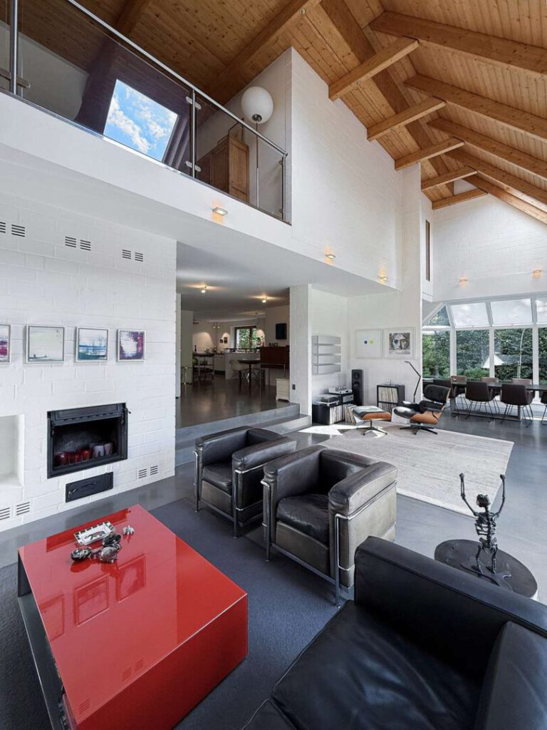 Wohnbereich mit Kamin