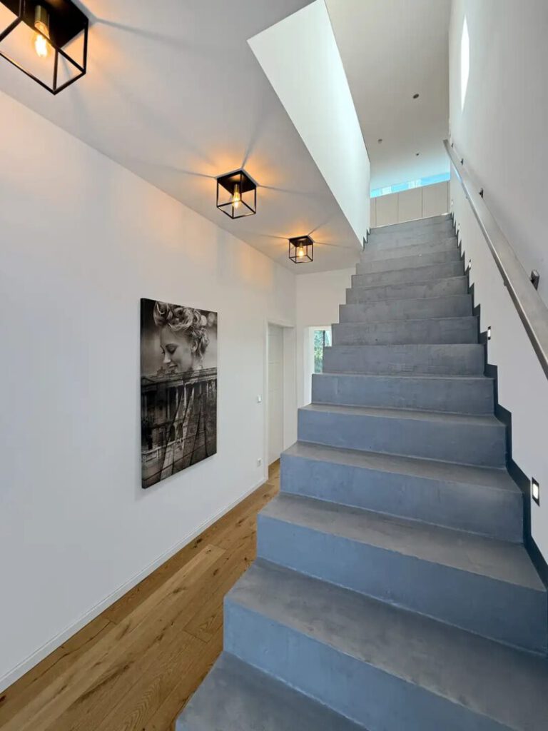 Treppe ins Obergeschoss