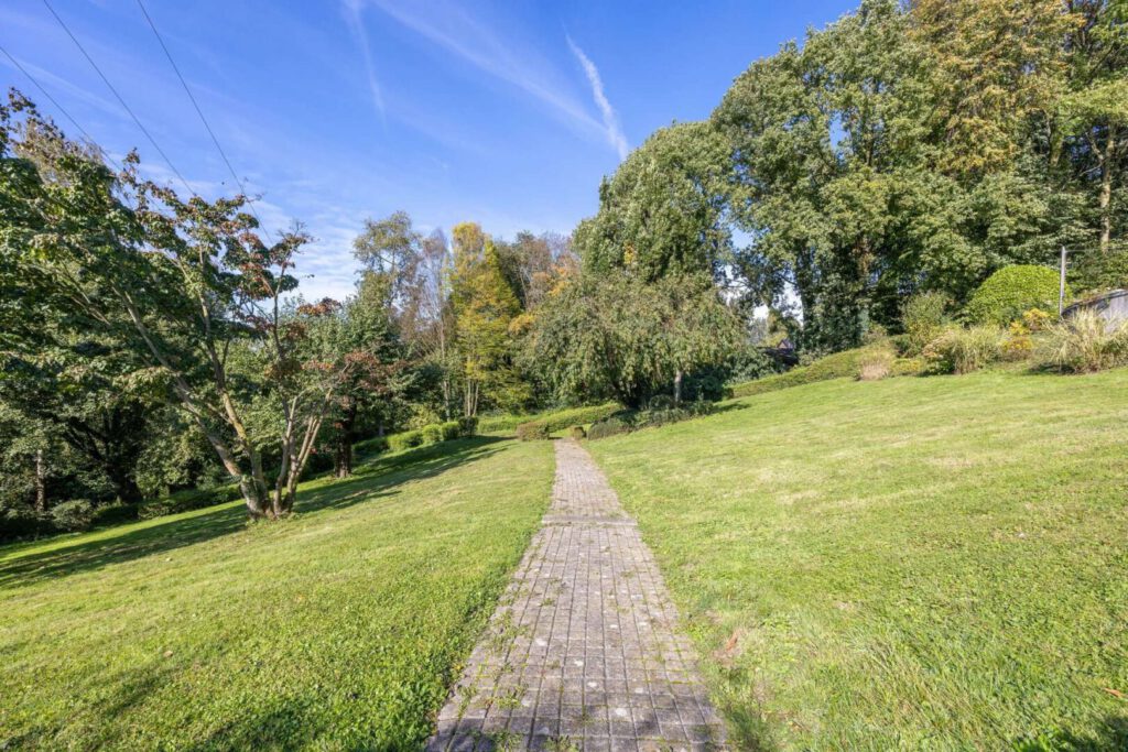 Grundstück in Hanglage