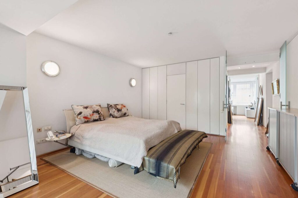 Schlafzimmer mit Ankleide