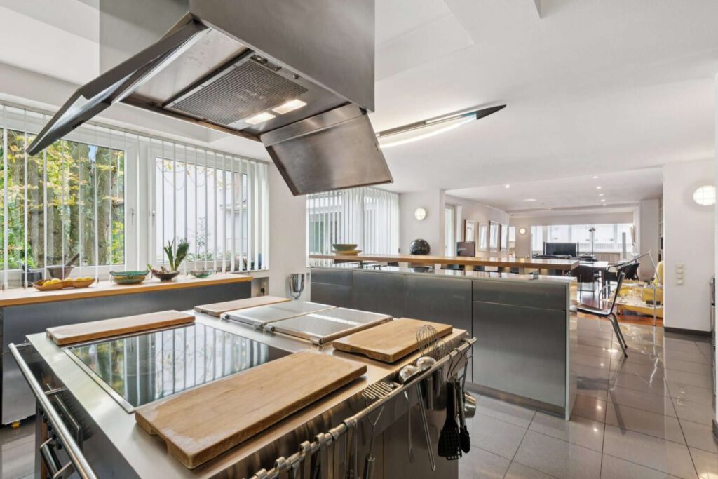 Küche mit Kochinsel