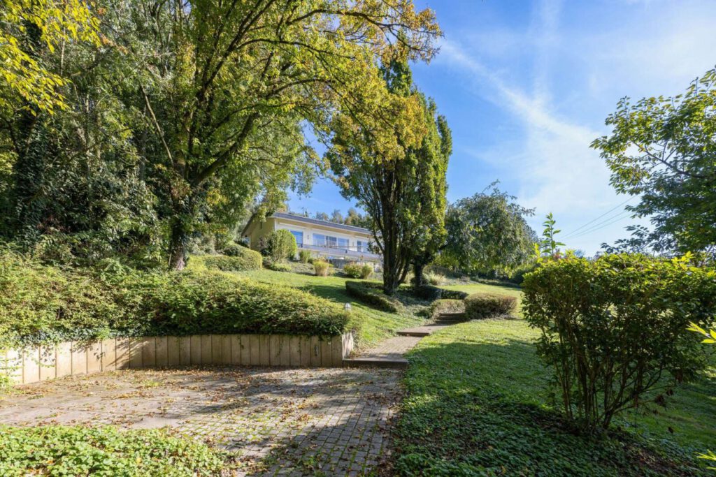 weitläufiges Grundstück