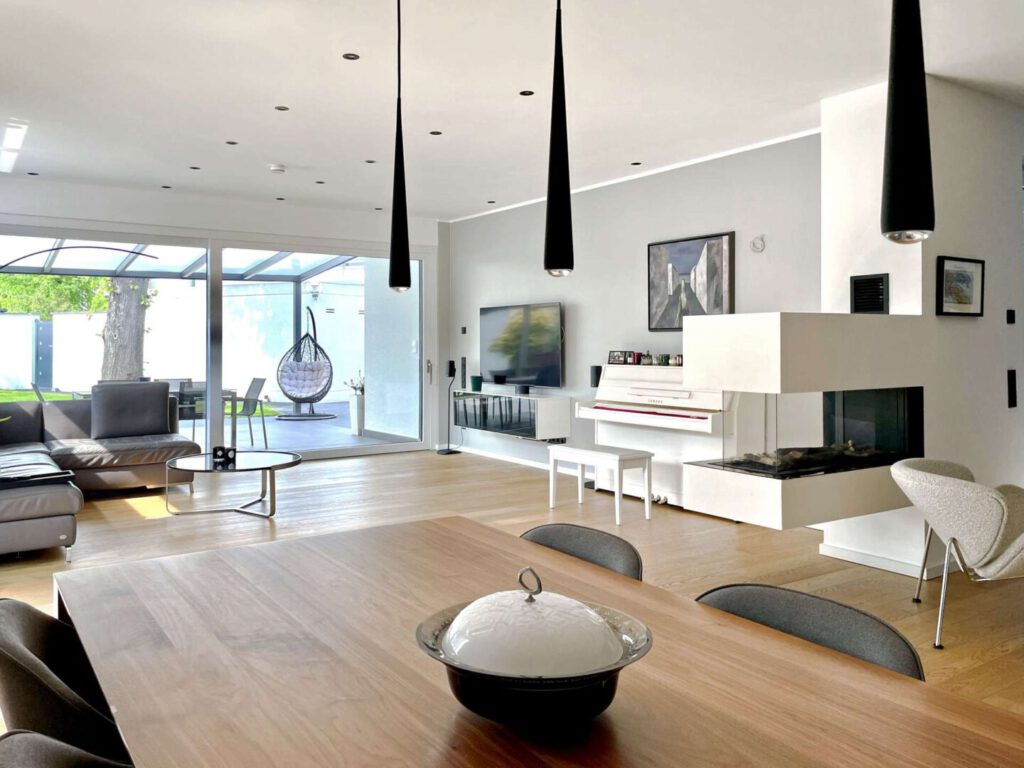 Wohnbereich mit Kamin