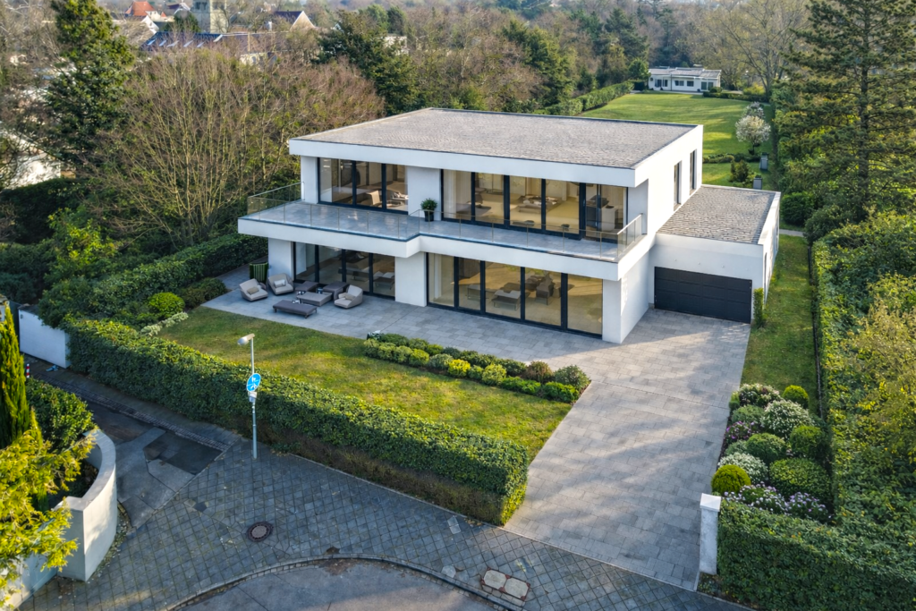 Bebauung mit Villa