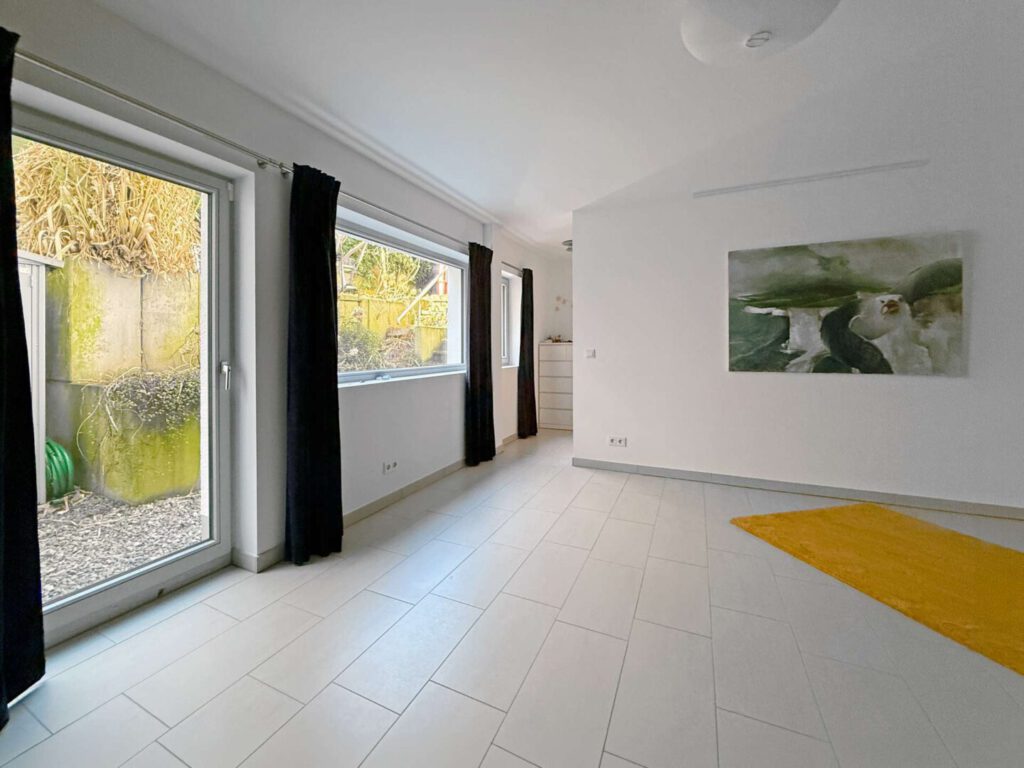 Souterrain-Zimmer mit Bad