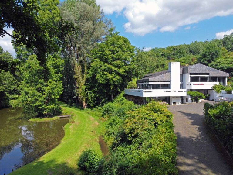 Villenanwesen mit See