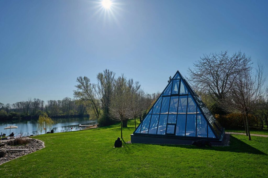 Pyramide im Louvre-Stil