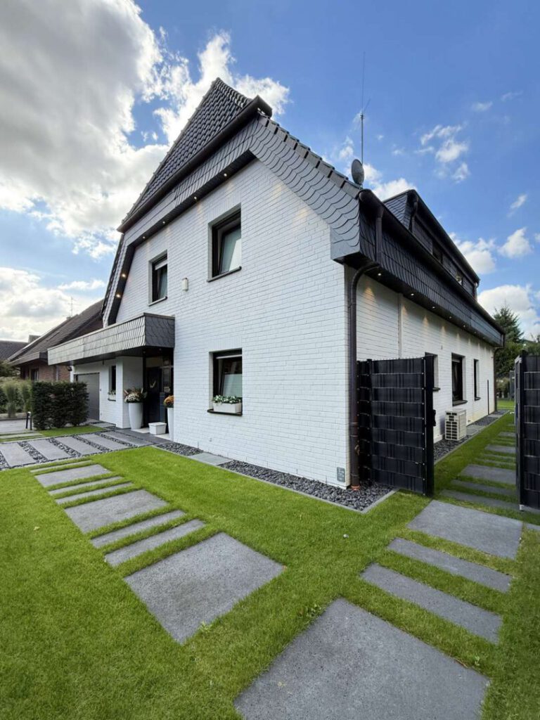 Vorderseite mit Zugang zum Garten