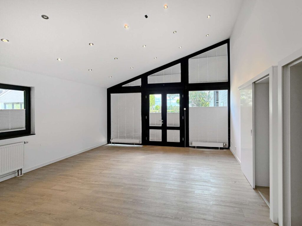 Zimmer mit Ankleide und Bad