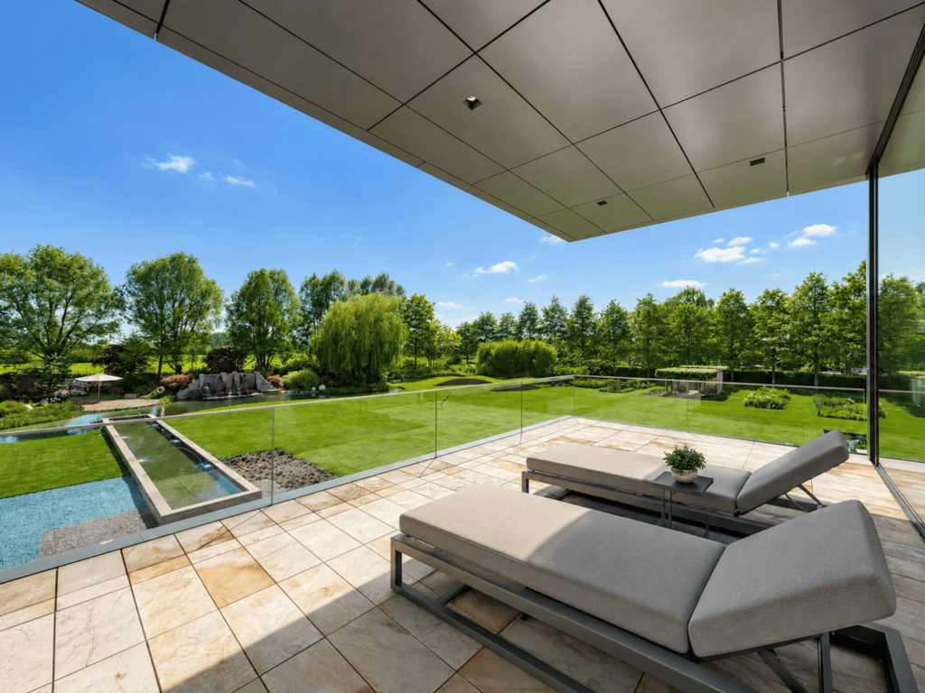 Terrasse am Schwimmbad