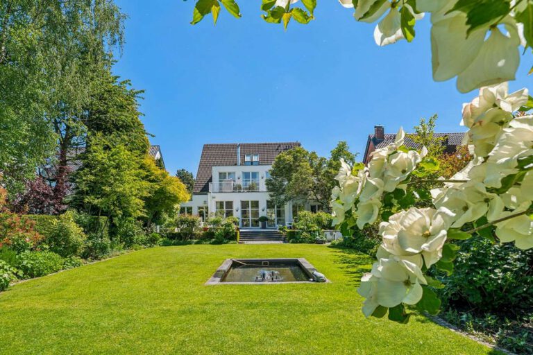 Villa in Düsseldorf - Niederkassel