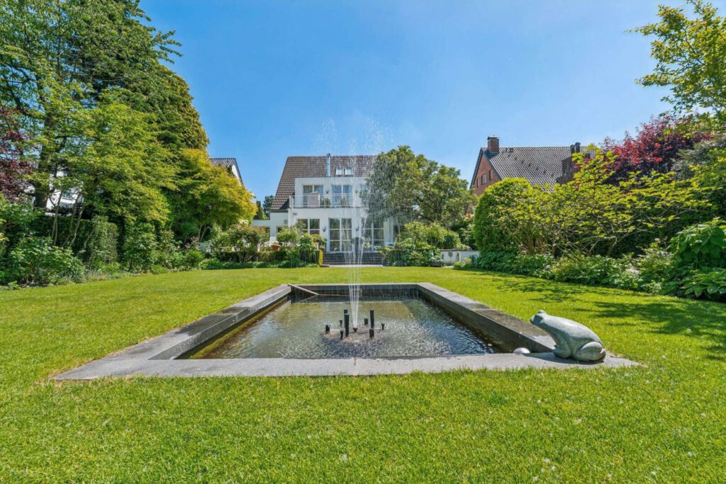 Garten mit Springbrunnen