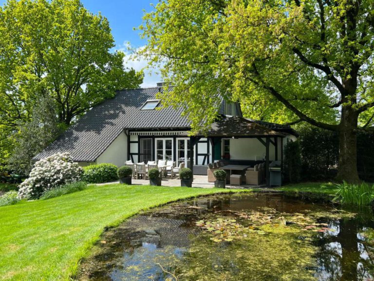 Landhaus Terrasse zur Gartenseite