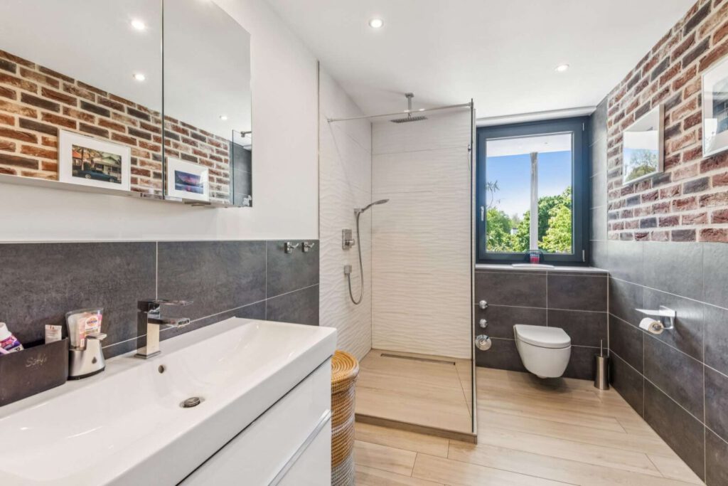 Badezimmer im 1. OG