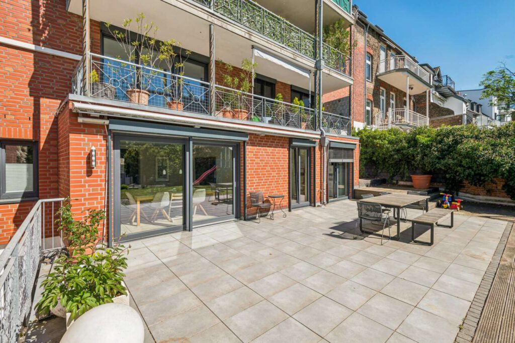 großzügige Terrasse
