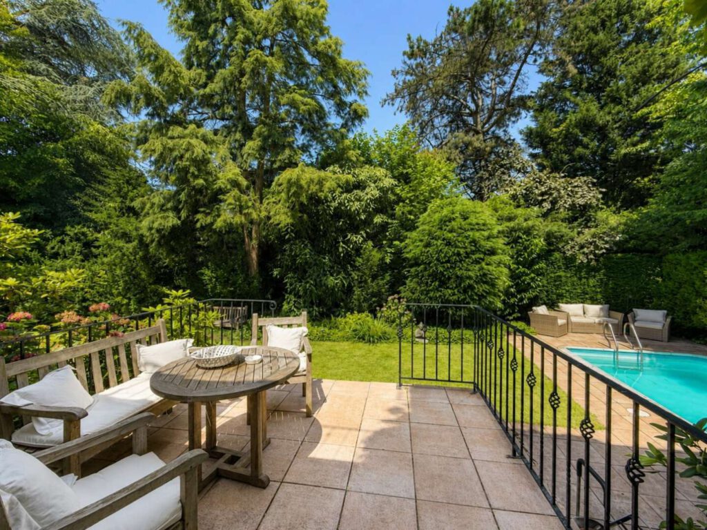 Terrasse – Blick in den Garten