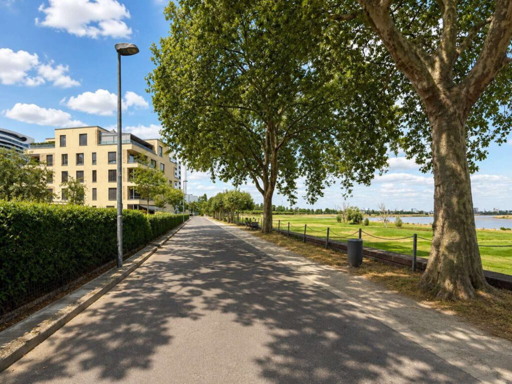 Rheinallee in Heerdt