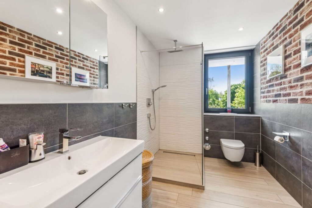 Badezimmer im 1. OG